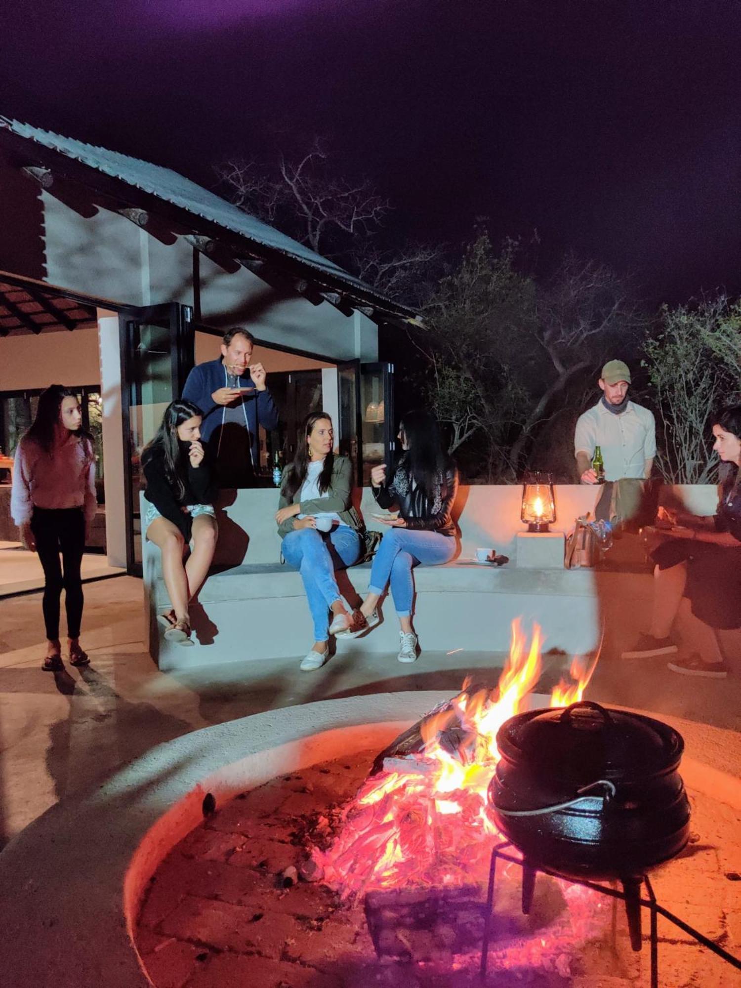 The Baobab Bush Lodge And Villa โฮดสปรูท ภายนอก รูปภาพ