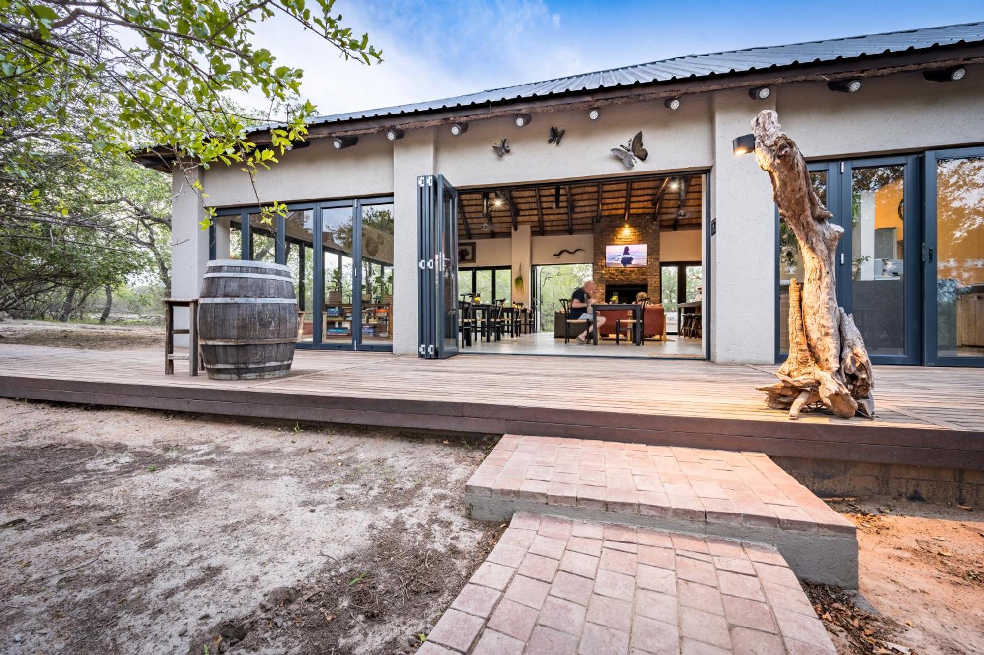 The Baobab Bush Lodge And Villa โฮดสปรูท ภายนอก รูปภาพ