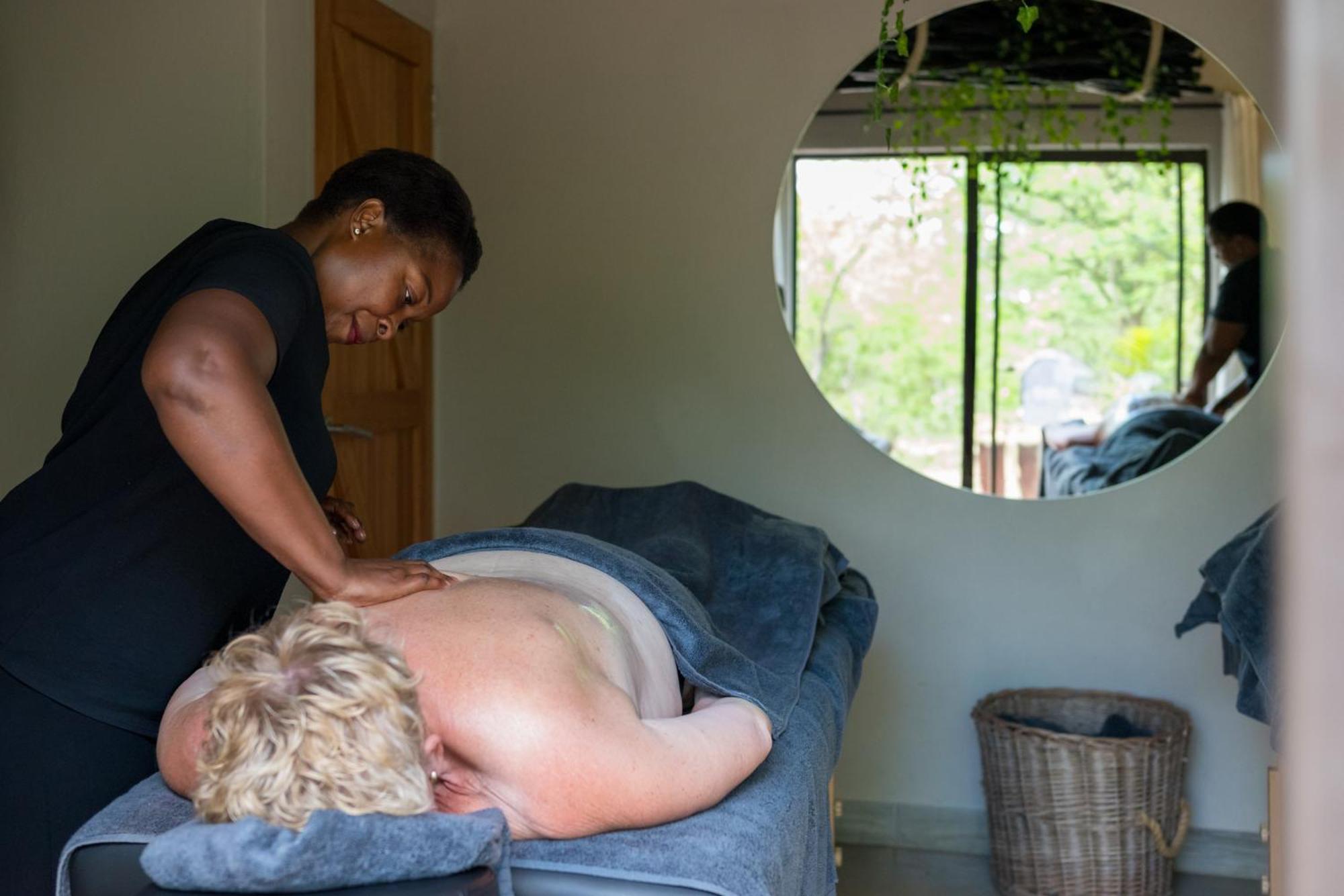 The Baobab Bush Lodge And Villa โฮดสปรูท ภายนอก รูปภาพ