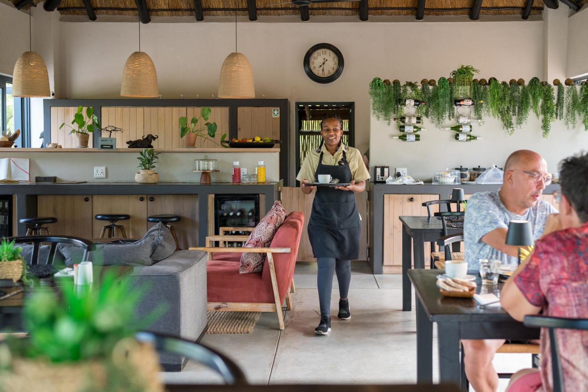 The Baobab Bush Lodge And Villa โฮดสปรูท ภายนอก รูปภาพ